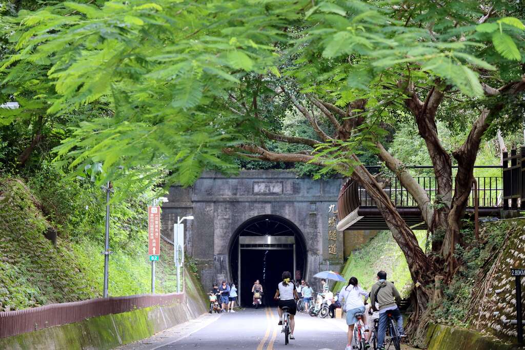 Đường xe đạp Hậu Phong