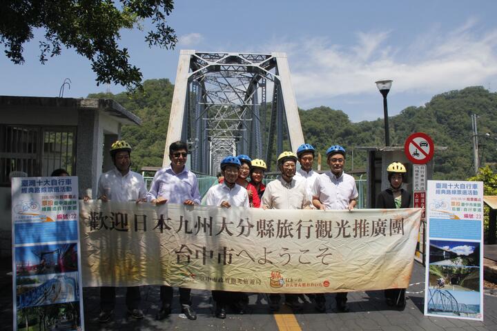市府邀日本大分县代表骑乘自行车体验后丰风光 为十大自行车经典路线拉票