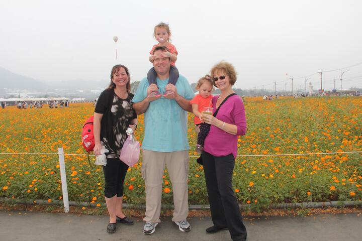 世界棒球12強賽外籍球員及裁判參訪國際花毯節 露出讚嘆與喜悅神情