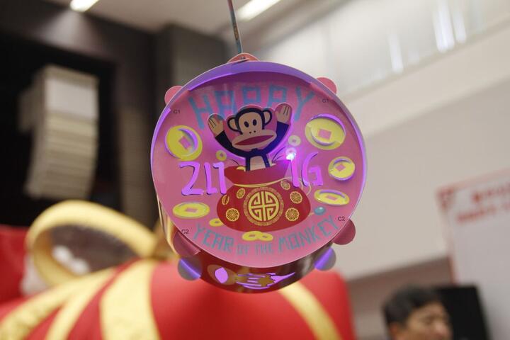 中台湾元宵灯会台中三地登场 大嘴猴首次与亚洲城市合作-紫灯笼