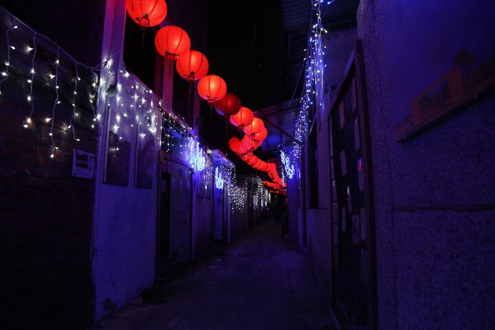 元宵燈會台中海線首設燈區 主燈大嘴猴閃耀港區夜空-紅燈籠