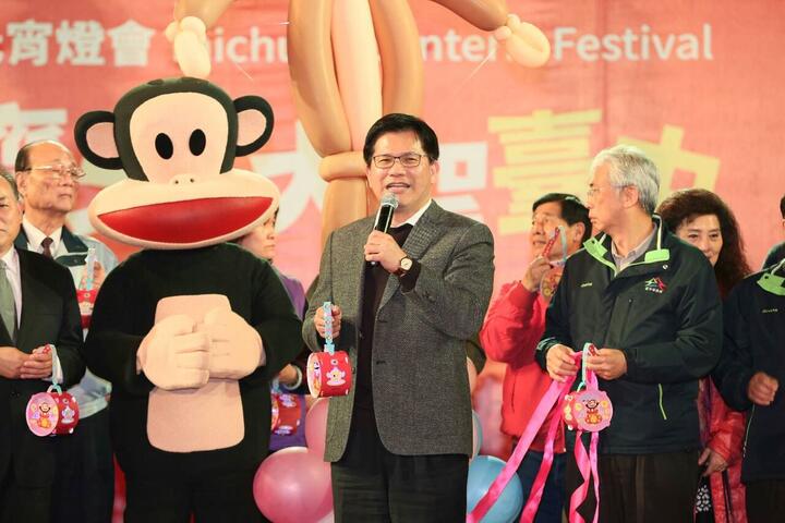 中台灣燈會台中公園壓軸點燈 大嘴猴化身孫悟空華麗旋轉亮相