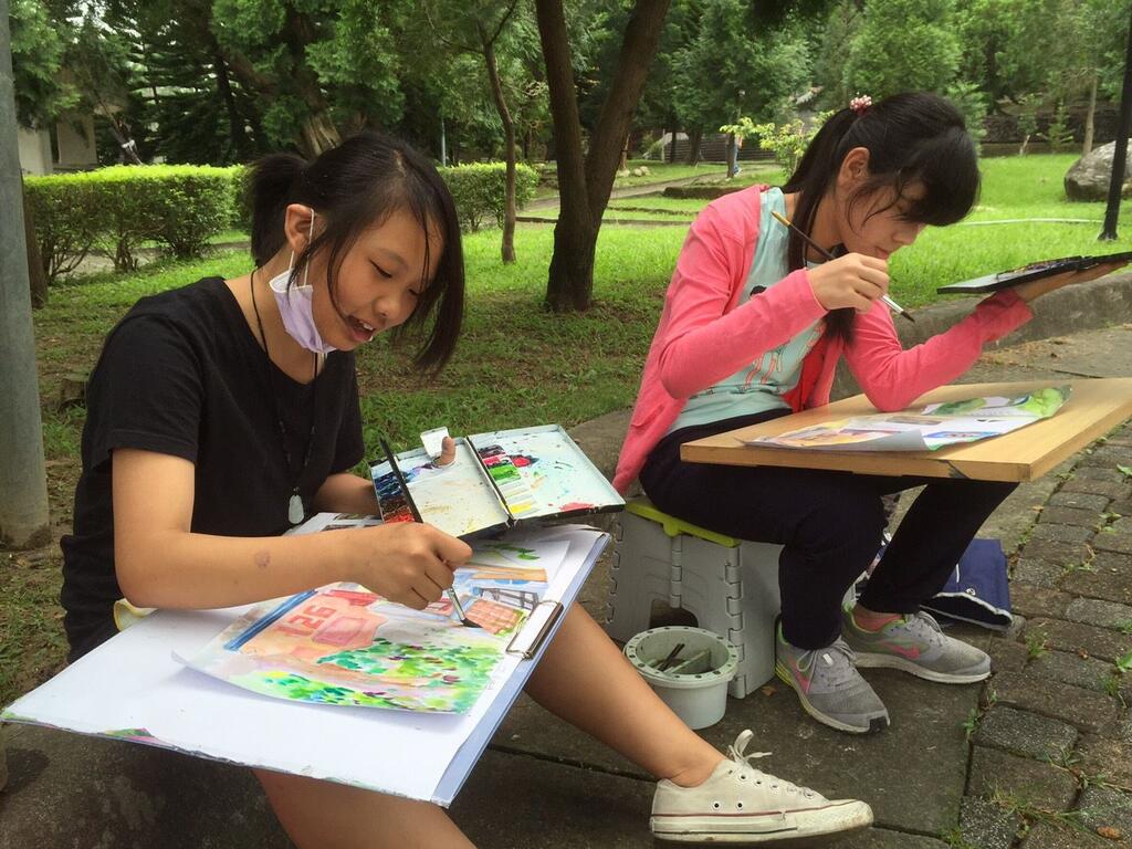 豐原漆藝館舉辦親子寫生及地景導覽 用畫記錄中正公園十景