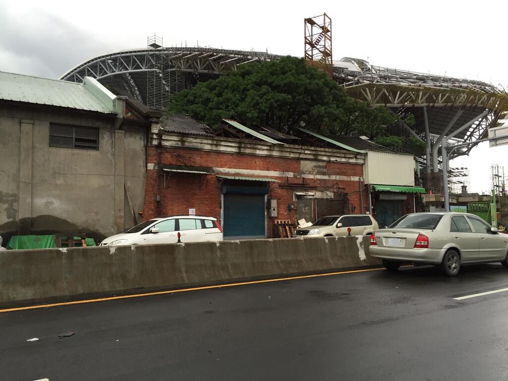 市定古蹟新民街8號倉庫屋頂拆一半 市府依法要求復原