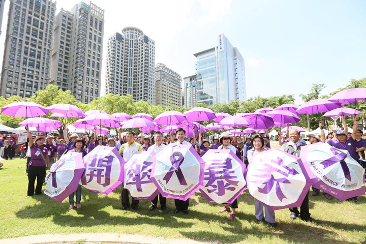 上百隊伍響應防暴紫色野餐趴 林市長:公民是社會主人 不應受暴力威脅
