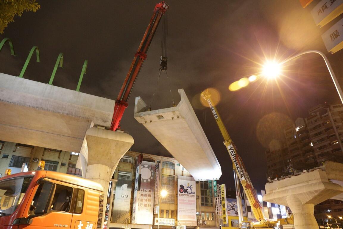 中市捷運綠線最後吊梁作業 全線高架橋工程串連完畢