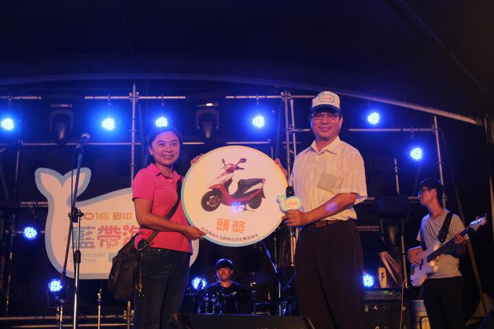 2016蓝带海洋观光季参与人次创纪录 今晚将举办摇滚总决赛-头奖得主