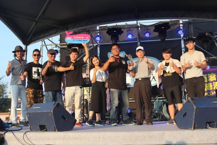 2016蓝带海洋观光季参与人次创纪录 今晚将举办摇滚总决赛-得奖队伍合影