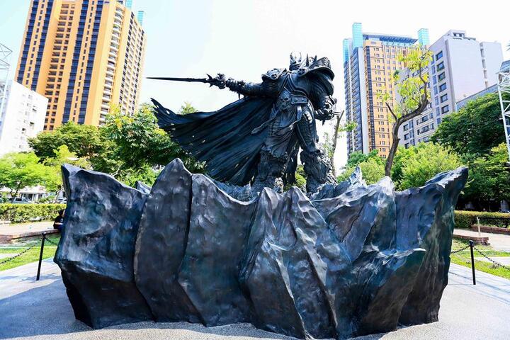 Arthas Statue