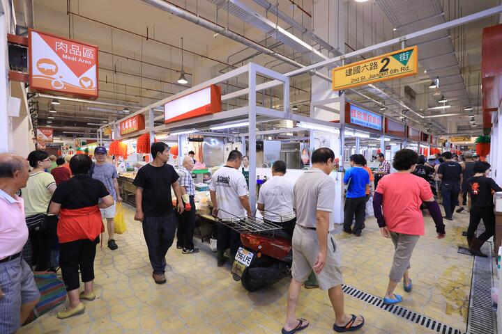 新建國市場場內側拍