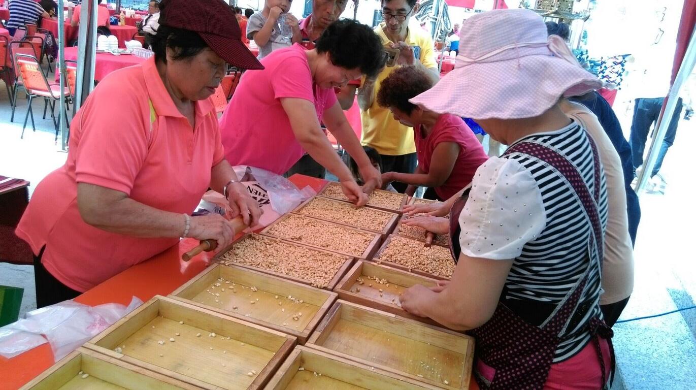 霧峰四德社區農夫市集登場 爆米香體驗兒時記憶