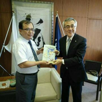 臺中旅遊局科長與日本長官合影留念