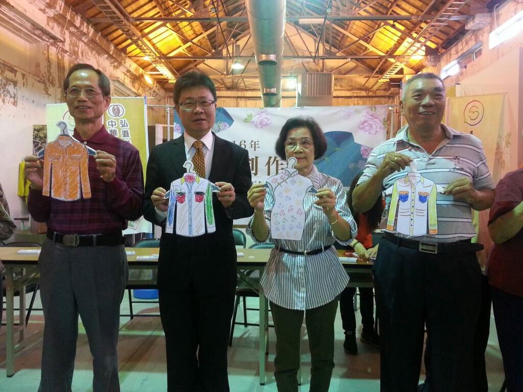 银发创作联合艺术展 重温旧时光动人时刻