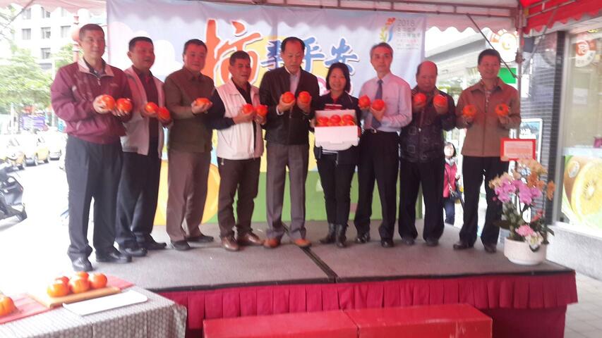 推廣台中甜柿雪梨農特產 中市農業局北上行銷