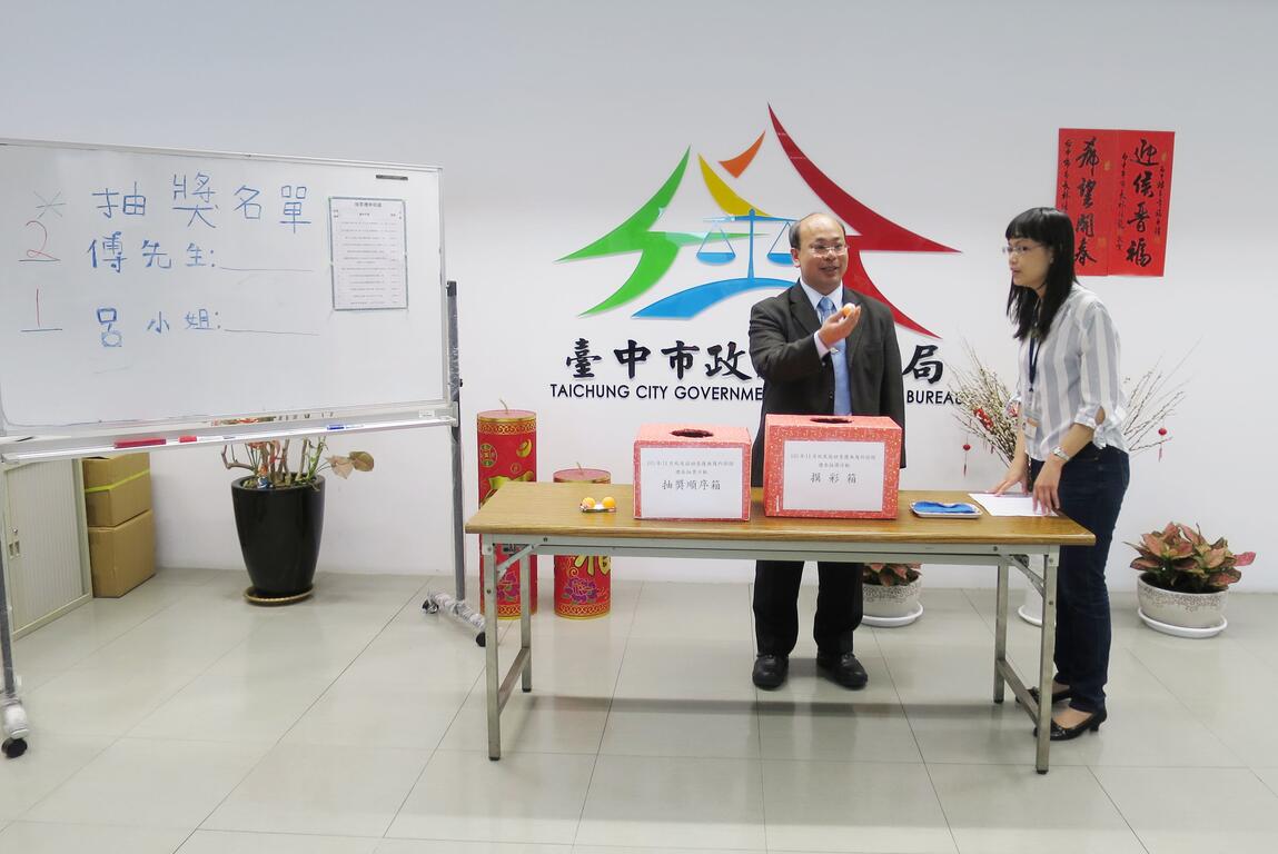 熱心消費者參加禮券健檢查獲違規業者 中市府抽住宿券致贈感謝