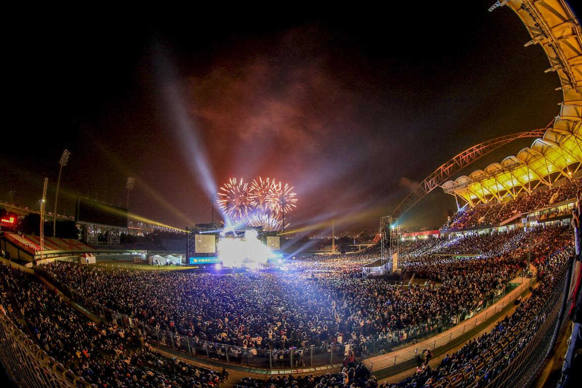 台中跨年晚會洲際場 滅火器開場、兄弟本色倒數 歌迷樂翻天