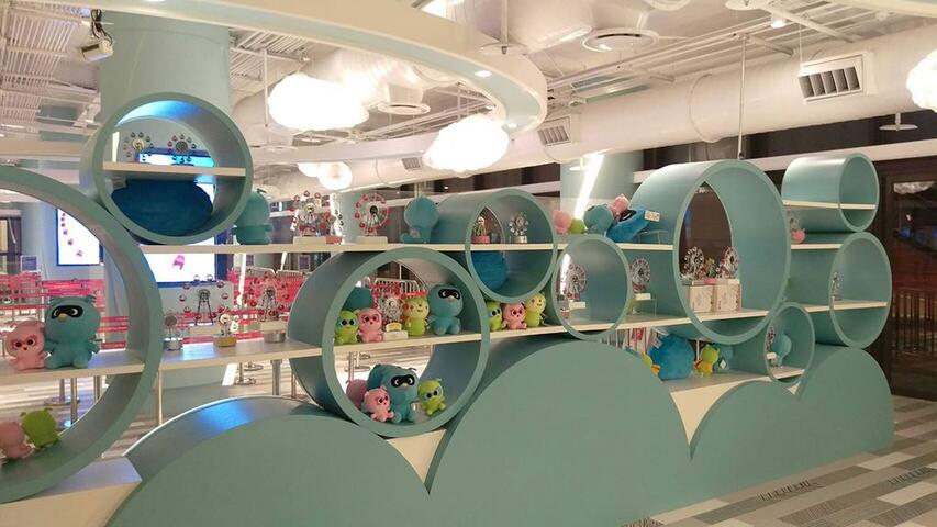 全台最大摩天轮天空之梦的主题商店采梦幻的马卡龙配色搭配云朵灯具