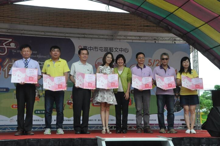 2017親子藝術節開跑 林副市長與大里內新國小學童共同迎接精彩巡演