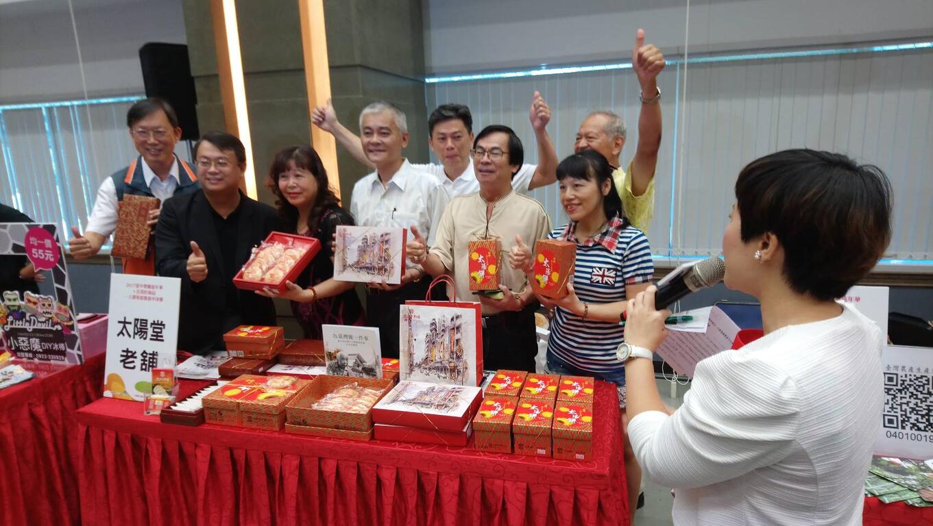 經發局呂局長與台中特色商家合照