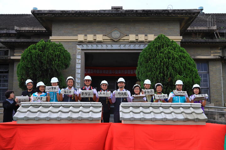 帝國製糖廠台中營業所修復工程屋頂掛瓦儀式