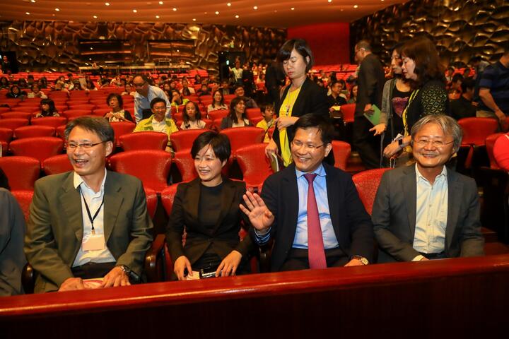 林市長與上千觀眾共同欣賞台中花都藝術季開幕音樂劇