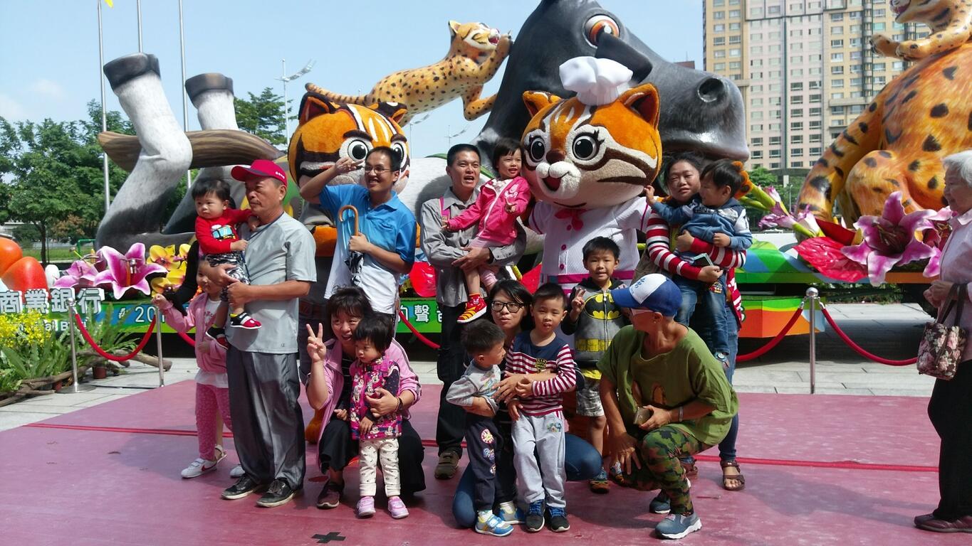 石虎花車續展吸引大、小朋友到訪同樂