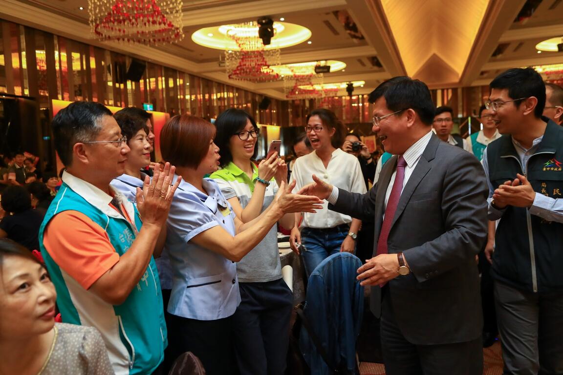 林市長今日頒獎表揚民政志工