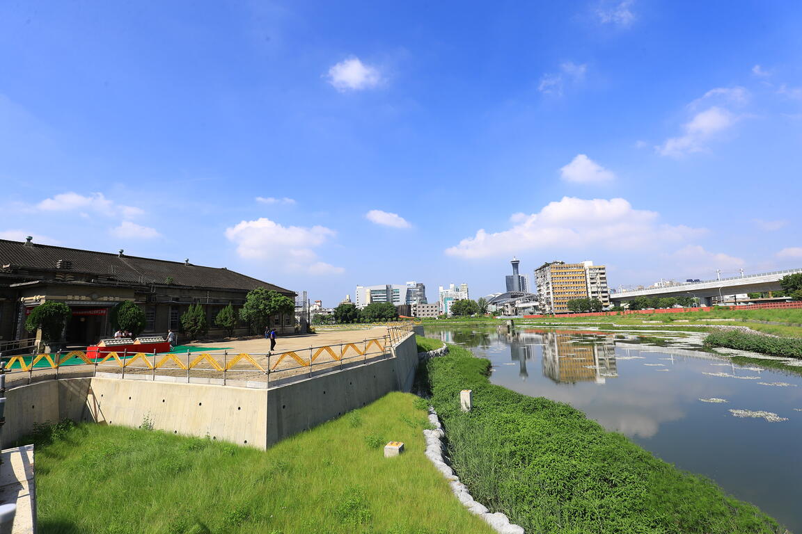 帝國糖廠與生態湖周邊景觀