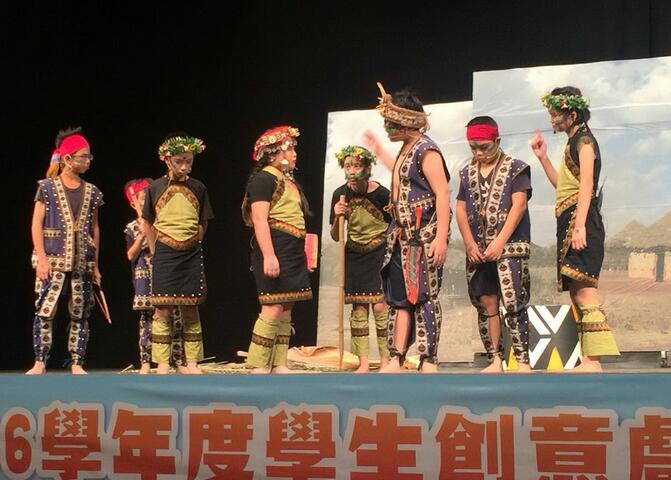 圖為舞台劇類東興國小《部落奇傳說》