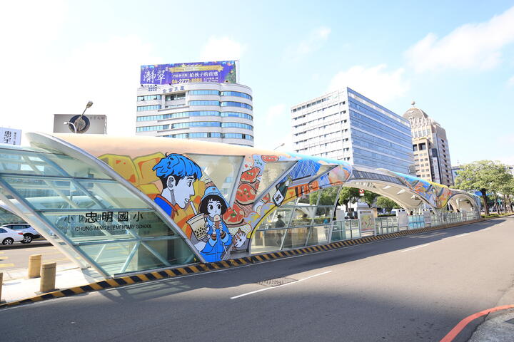 忠明國小彩繪優化公車站