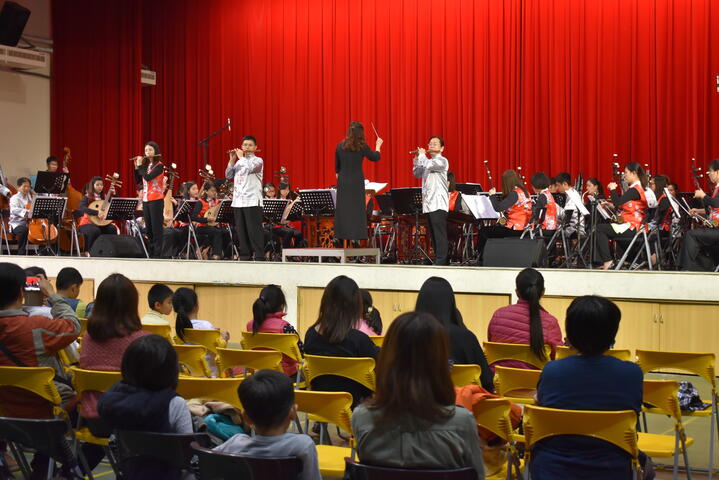 客家事務委員會國樂團演出客家歌謠聯奏、台北狂想等知名樂曲