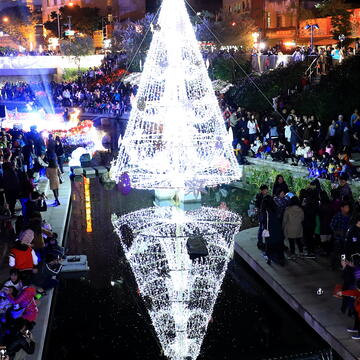 中市柳川水中耶誕樹展至12/26