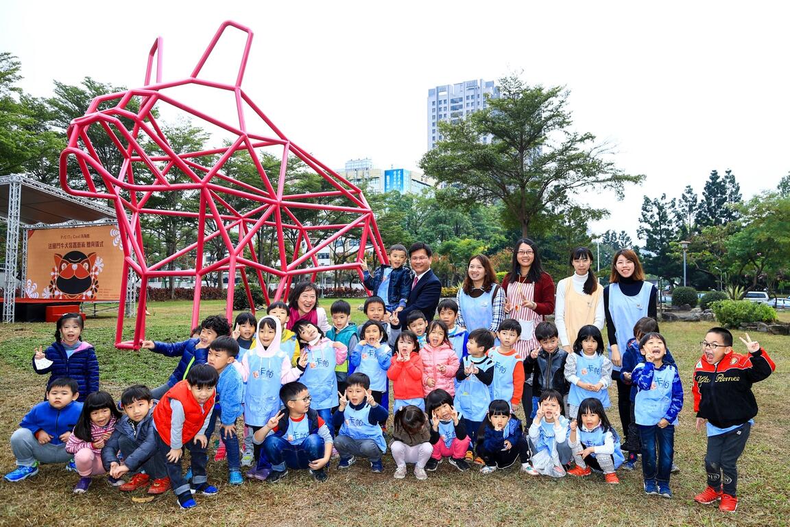 草悟道新地標 2公尺高法國鬥牛犬裝置藝術驚豔登場