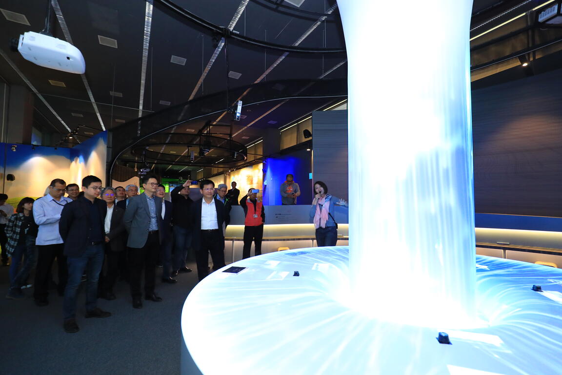 市長林佳龍率市府多位局長共同視察台中市政願景館改建工程