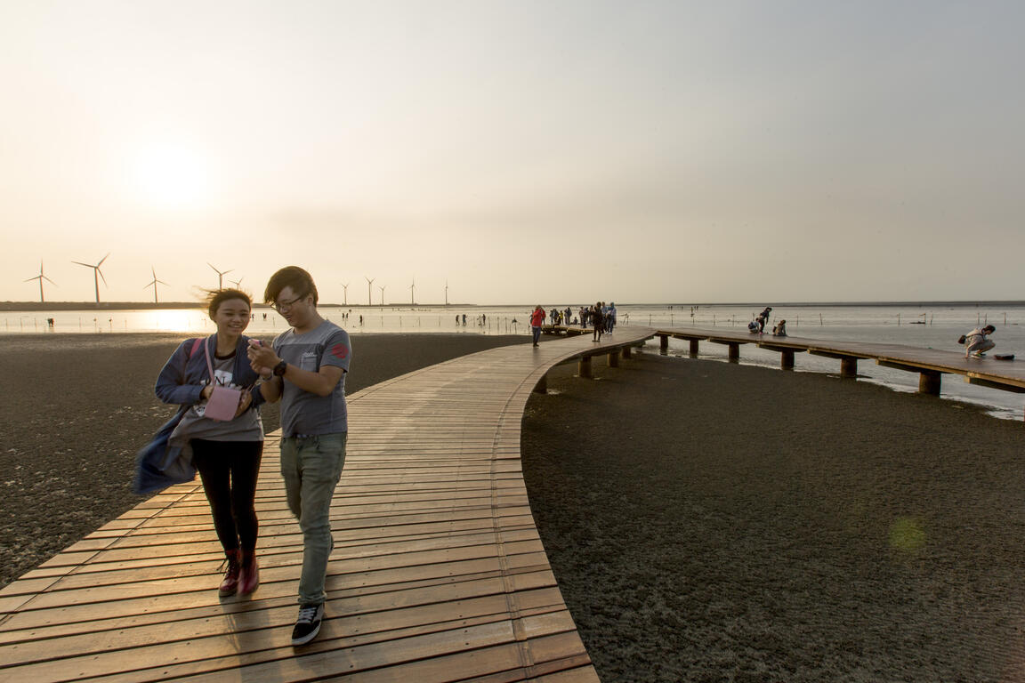 台中獨特海線踏遊，包括知名的清水高美濕地等。