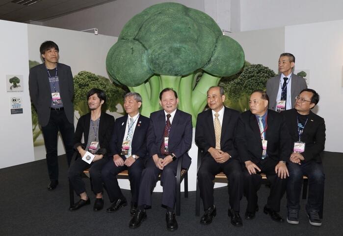 日本微型與擴增實境巡迴展台中登場 張副市長趣談換位思考心得