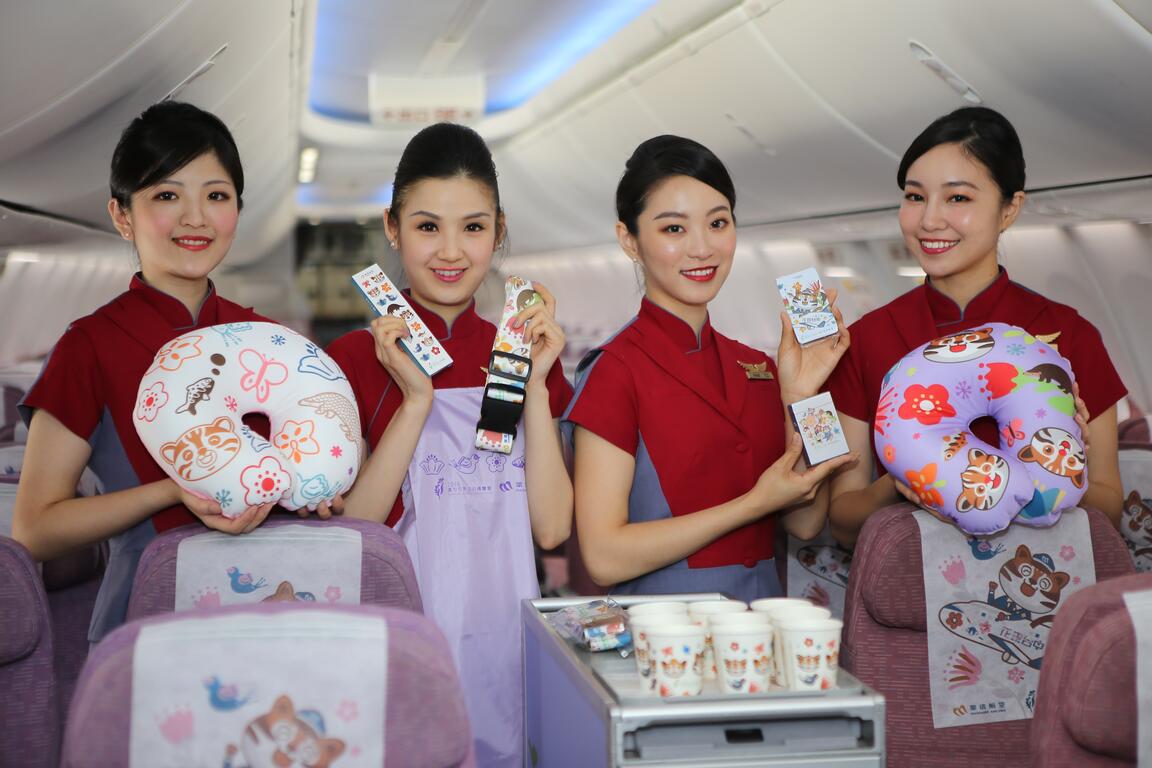 香港叮叮車及機身機艙彩繪花博圖案 創意行銷台中觀光