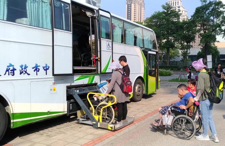 身障游客也可畅游台中花博 中市府大型复康巴士8月起预约