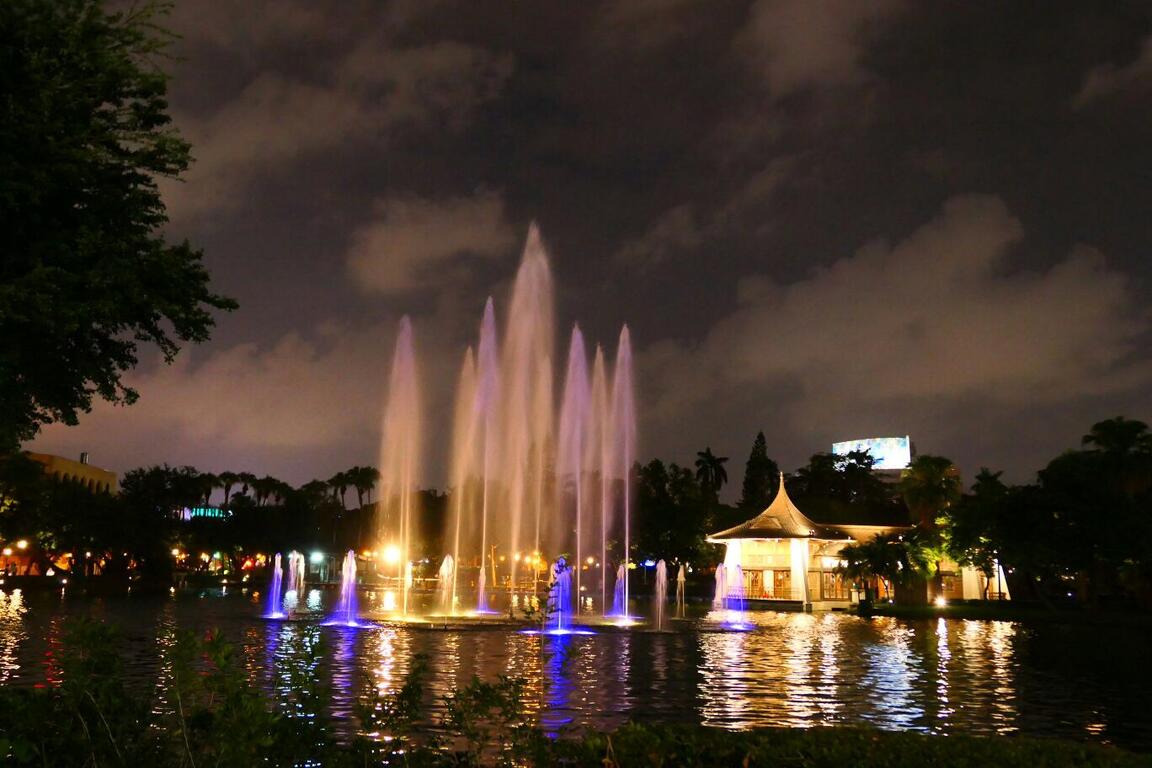 台中公園啟動「情人節模式」七夕水舞秀浪漫登場