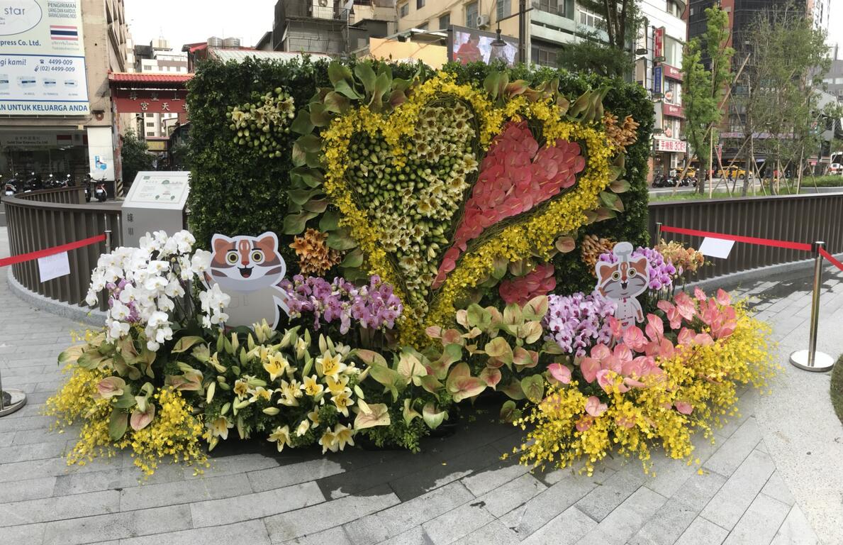 綠川七夕花牆 情人節夜晚拍照打卡送玫瑰