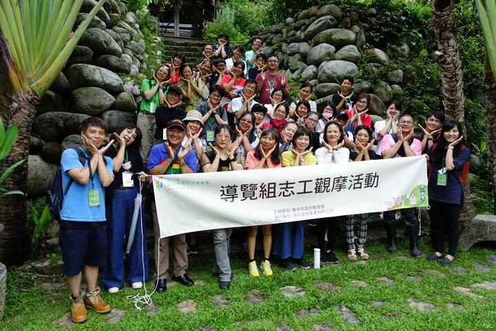 台中花博導覽志工 16歲高中生也熱情參與