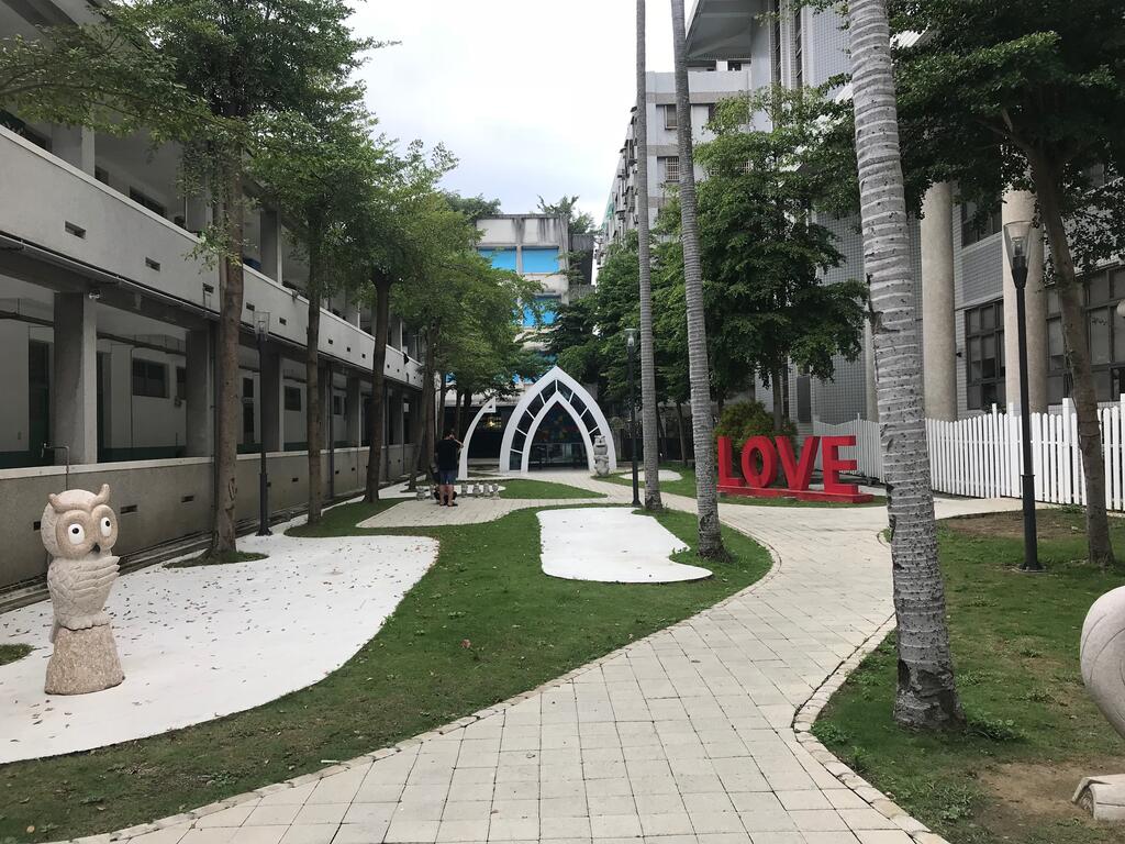 雾峰友善城乡环境 北峰公园绿美化 猫头鹰教堂造型公园拍婚纱夯