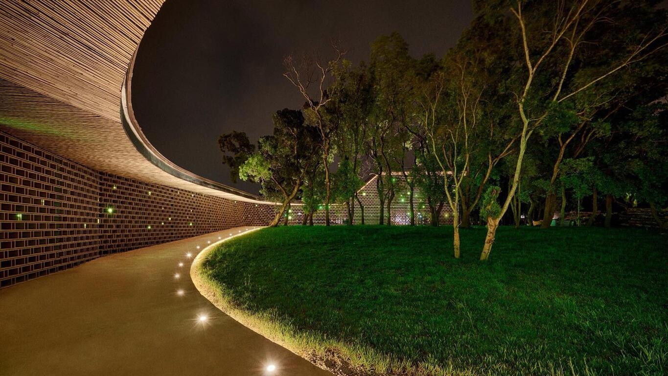 台中花博后里園區試燈 民眾讚「好漂亮！」