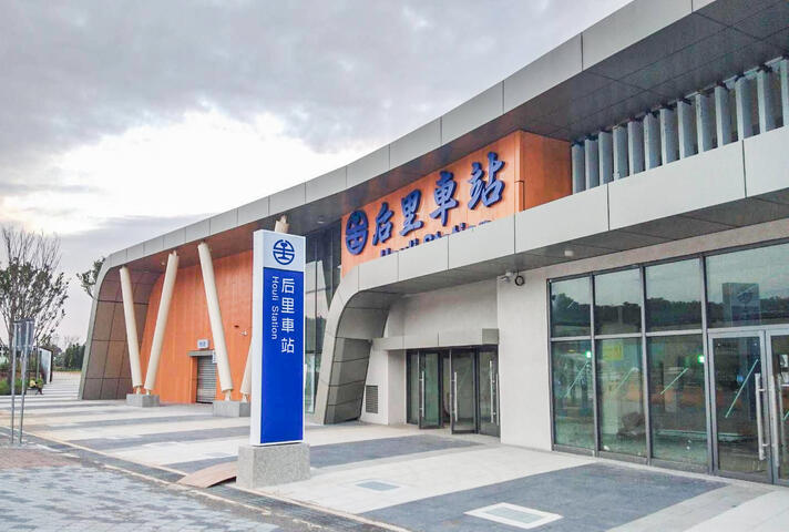 搭火车轻松看花博 后里火车站东侧紧接后里森林园区