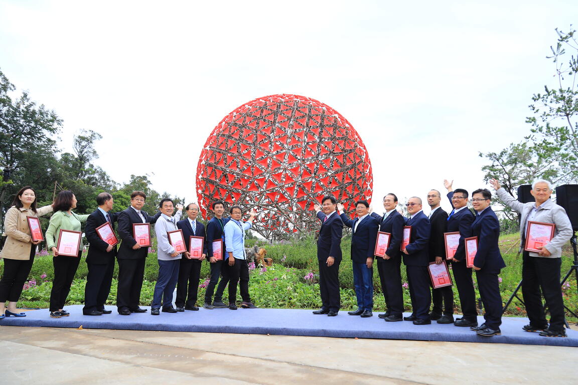 地表最大機械花 台中花博「聆聽花開的聲音」裝置藝術亮相
