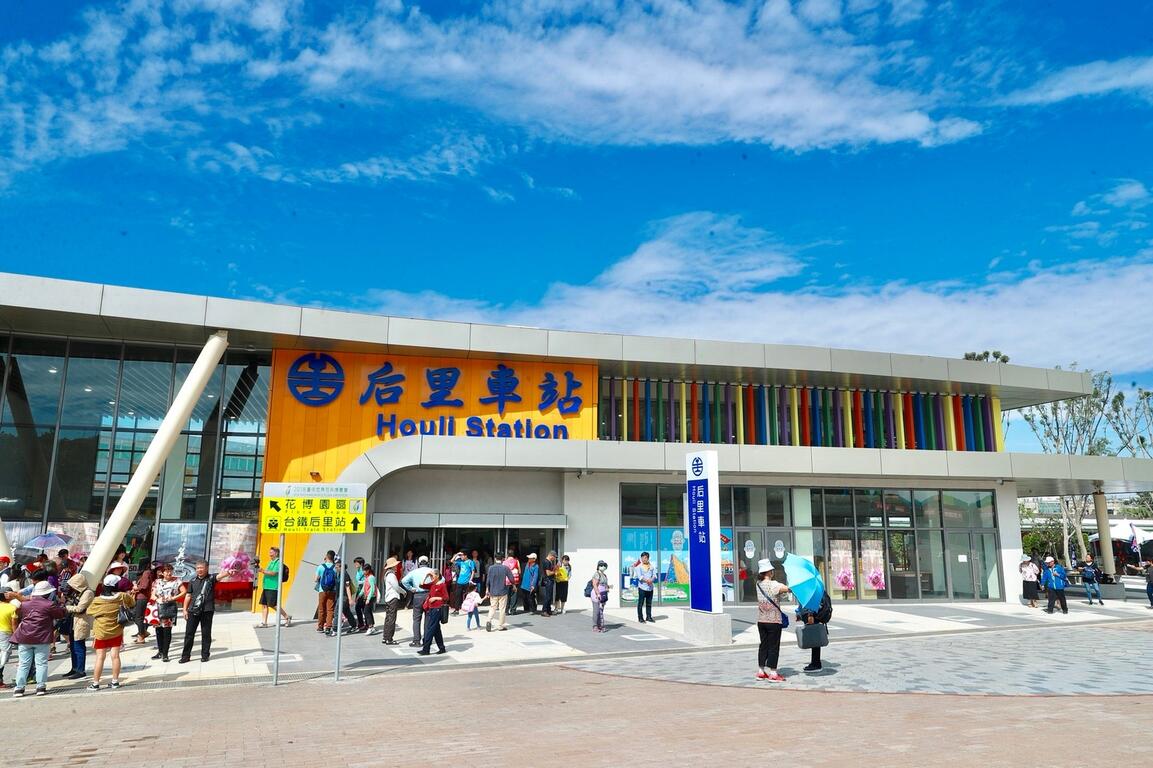 花博大眾運輸接駁成功 8成6遊客搭台鐵、接駁車逛花博