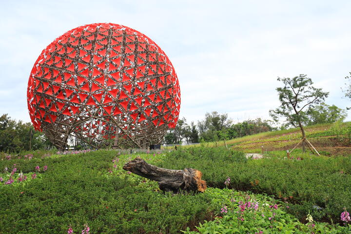 巨型機械花球《聆聽花開的聲音》 遊客打卡熱點