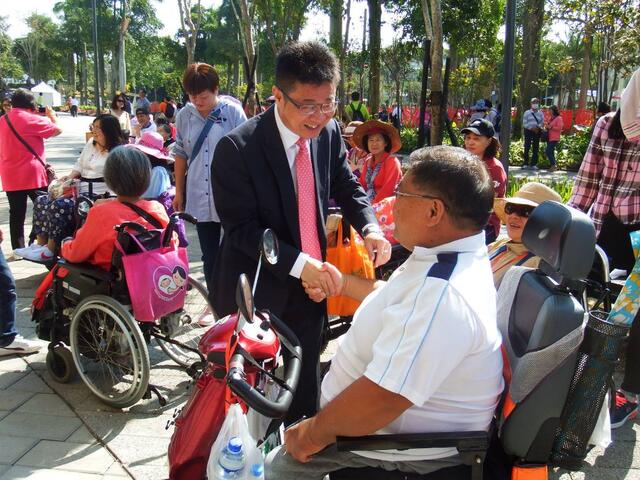 中市復康巴士服務 貼心身障朋友暢遊花博