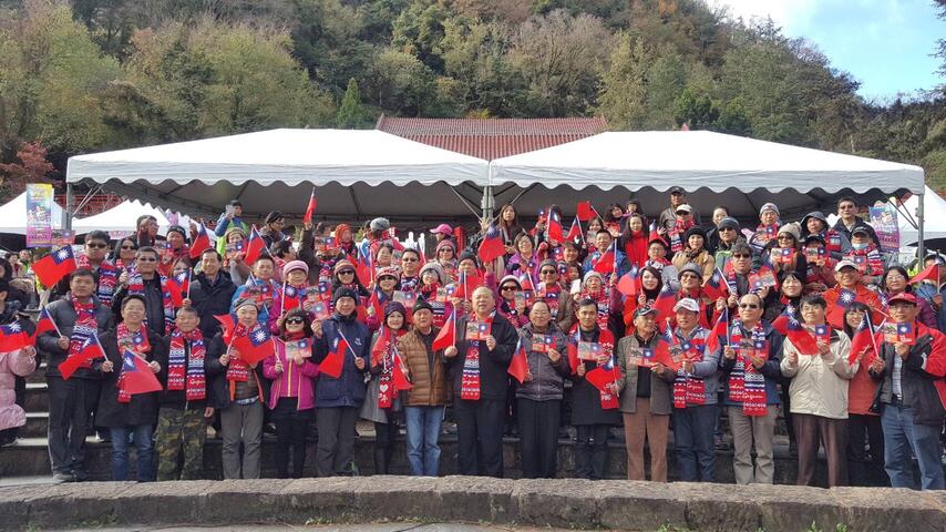 上梨山、迎曙光 全國最高升旗典禮在台中