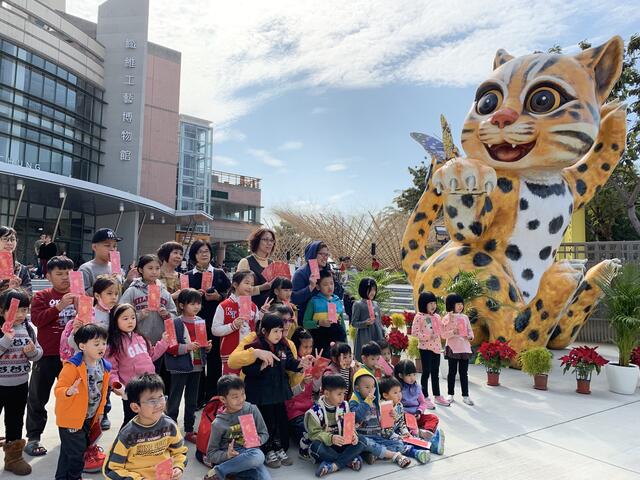 花博吉祥物石虎大型公仔移师纤维工艺博物馆 举办音乐会吸引2千人参与